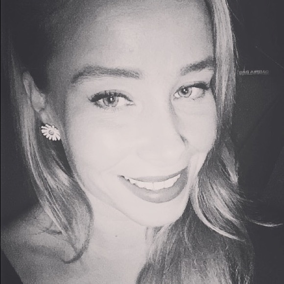 Meet your Posher, Laura - Picture 1 of 1